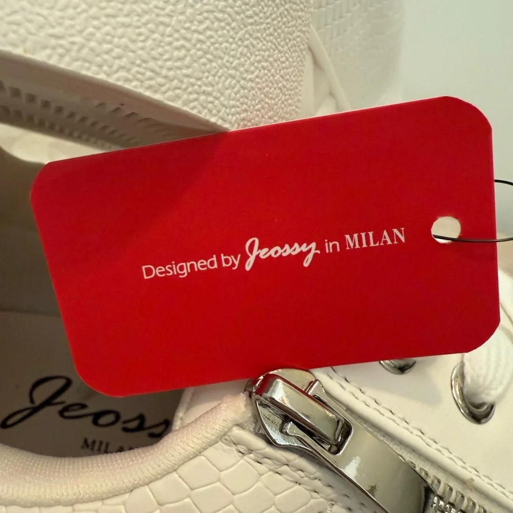 NWT  By Jeossy in‎ Milan Casual Fashion Sneaker With Zipper in White - Size 9